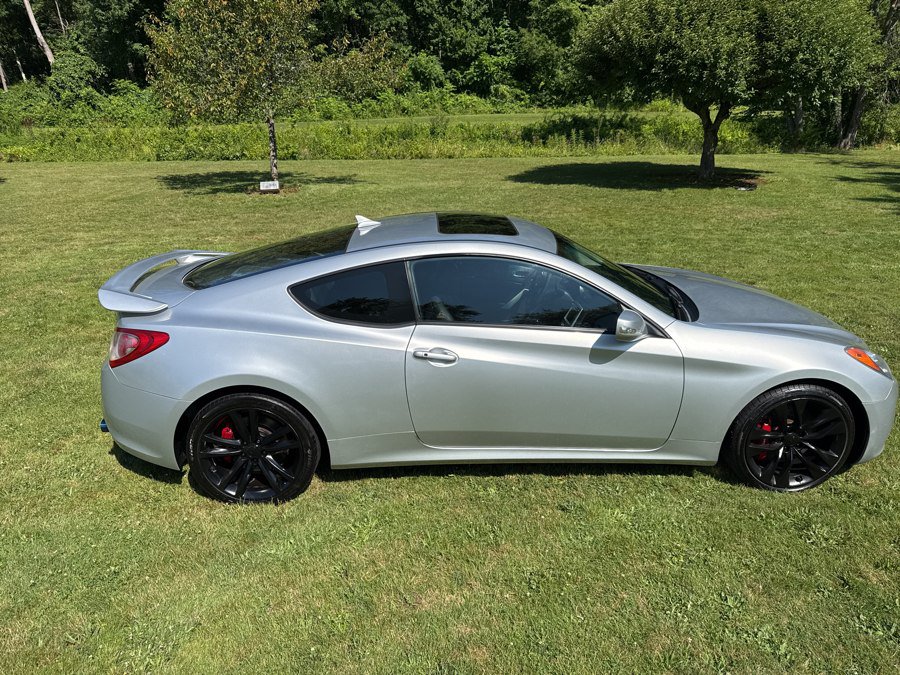 Used 2010 Hyundai Genesis 3.8 RWD image 29
