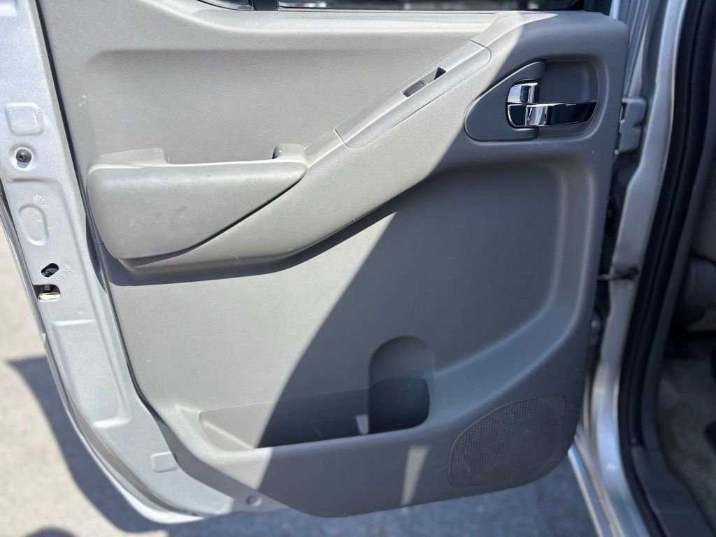 Used 2014 Nissan Frontier SV w/ SV Value Truck Package RWD image 14