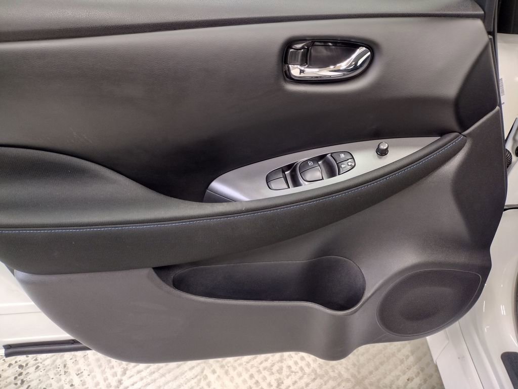 Used 2023 Nissan Leaf S image 17