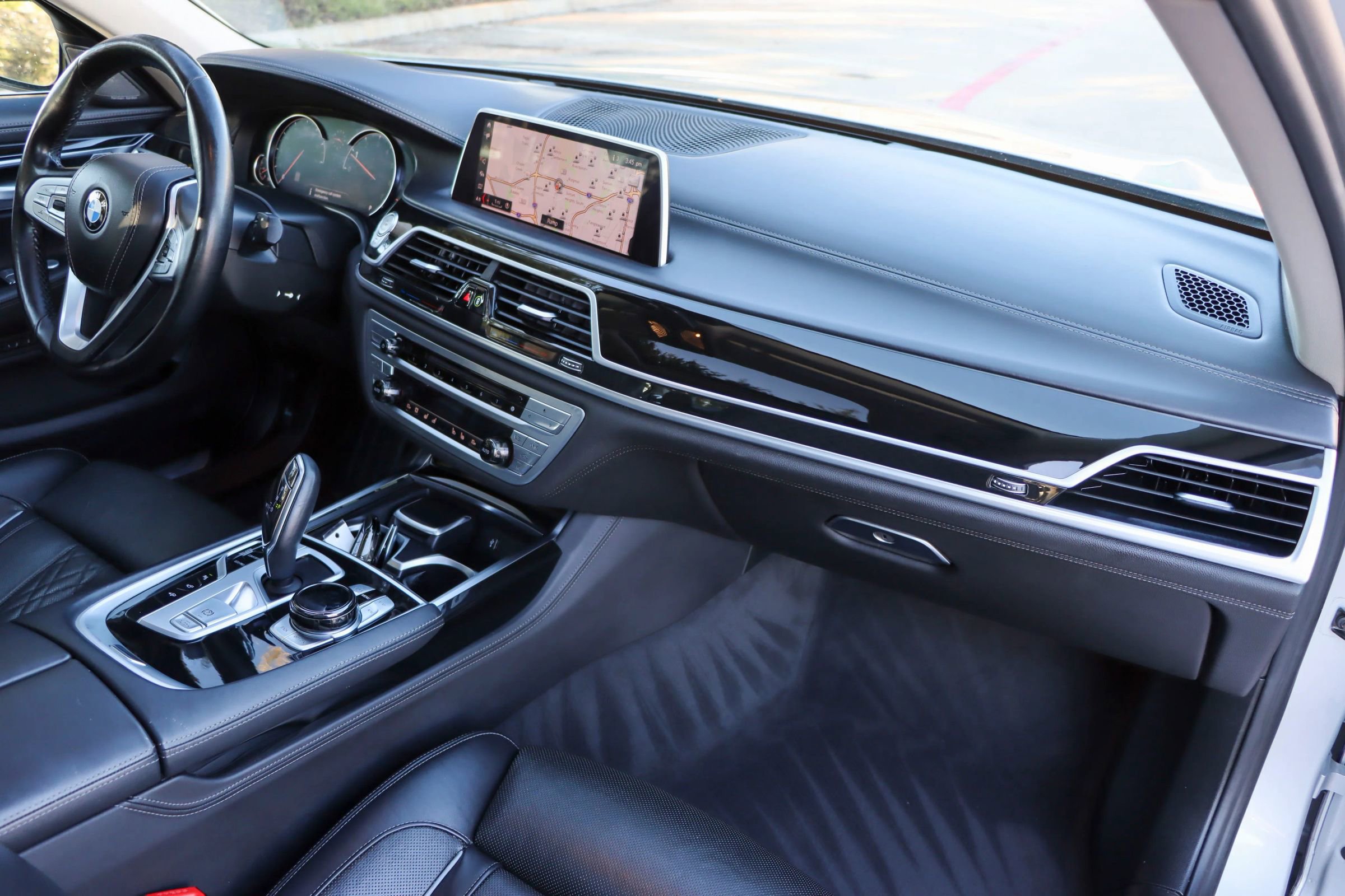 Used 2019 BMW 740i w/ Executive Package image 23