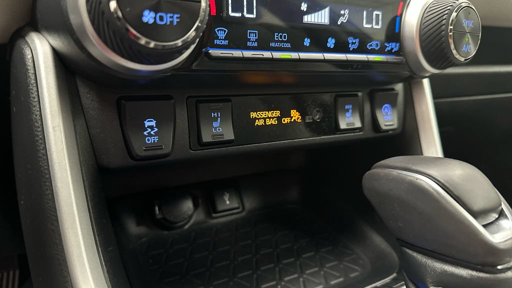 Certified 2021 Toyota RAV4 XLE Premium AWD/4WD image 24