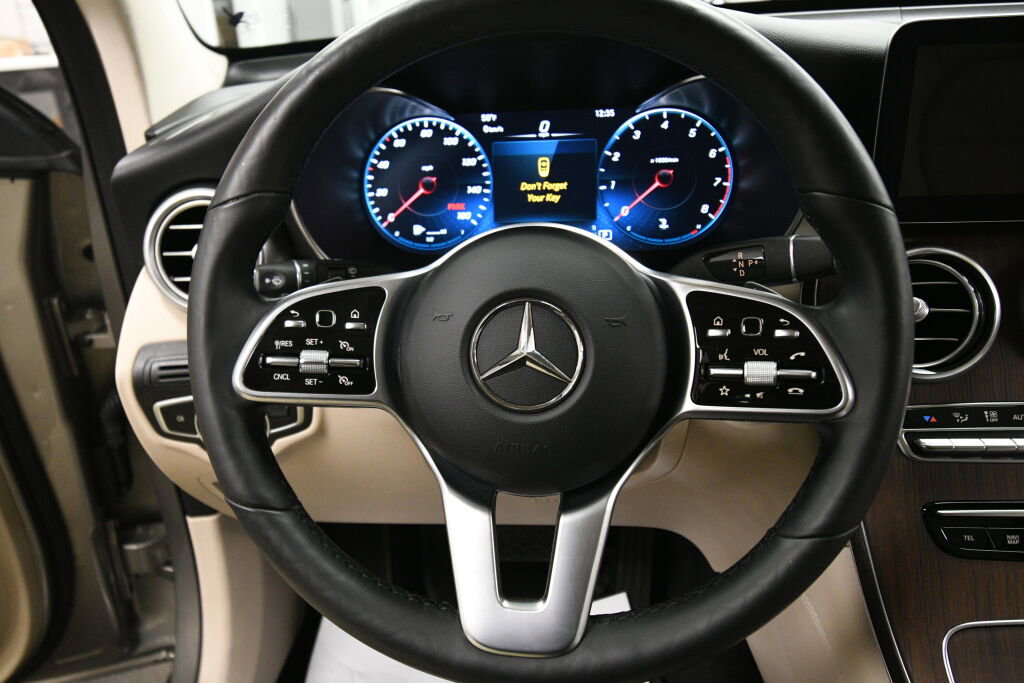 Used 2021 Mercedes-Benz GLC 300 4MATIC image 13