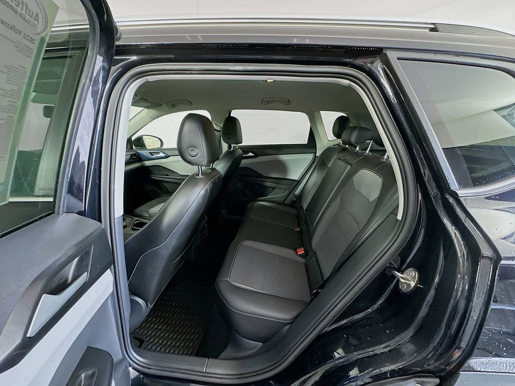 Used 2022 Volkswagen Taos SE image 23
