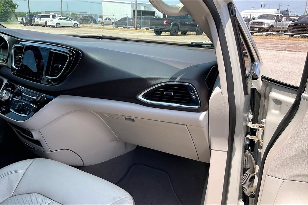 Certified 2019 Chrysler Pacifica Touring-L Plus FWD image 23