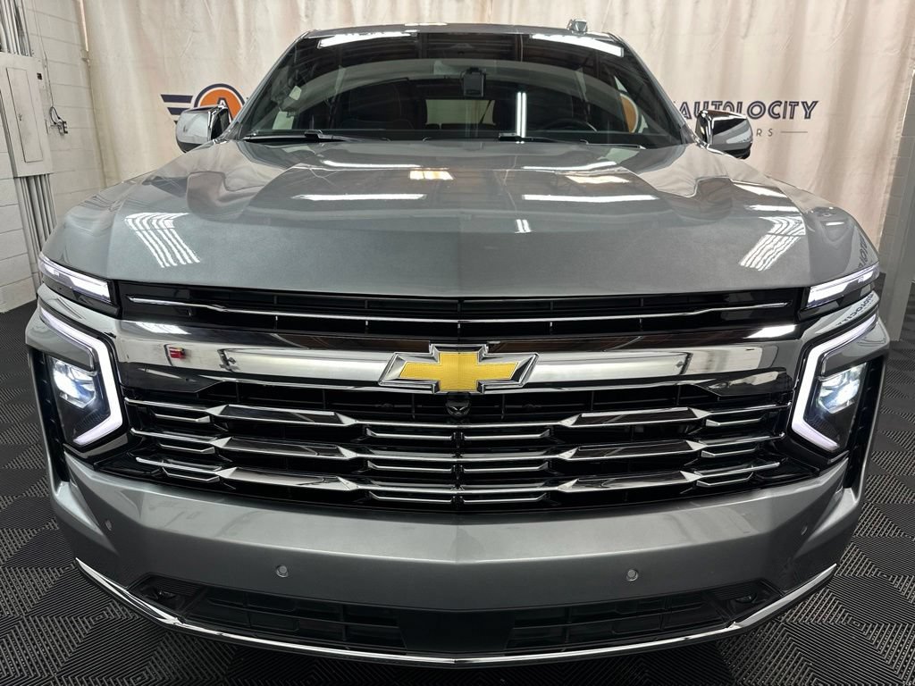Used 2025 Chevrolet Suburban Premier AWD/4WD image 3