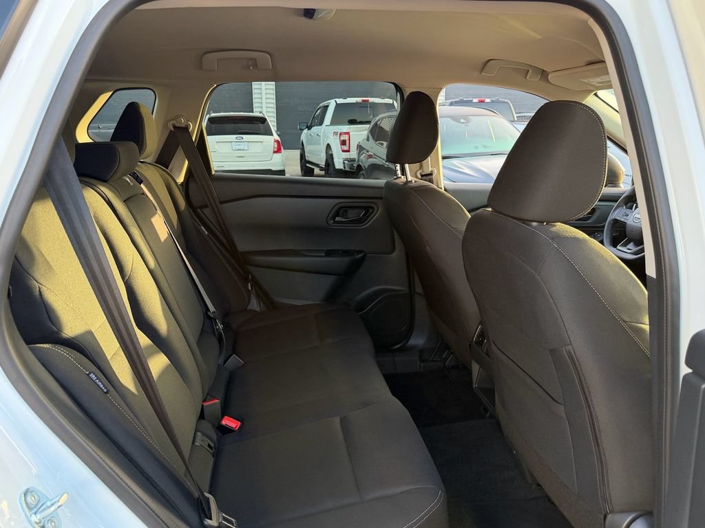 Used 2025 Nissan Rogue S FWD image 15