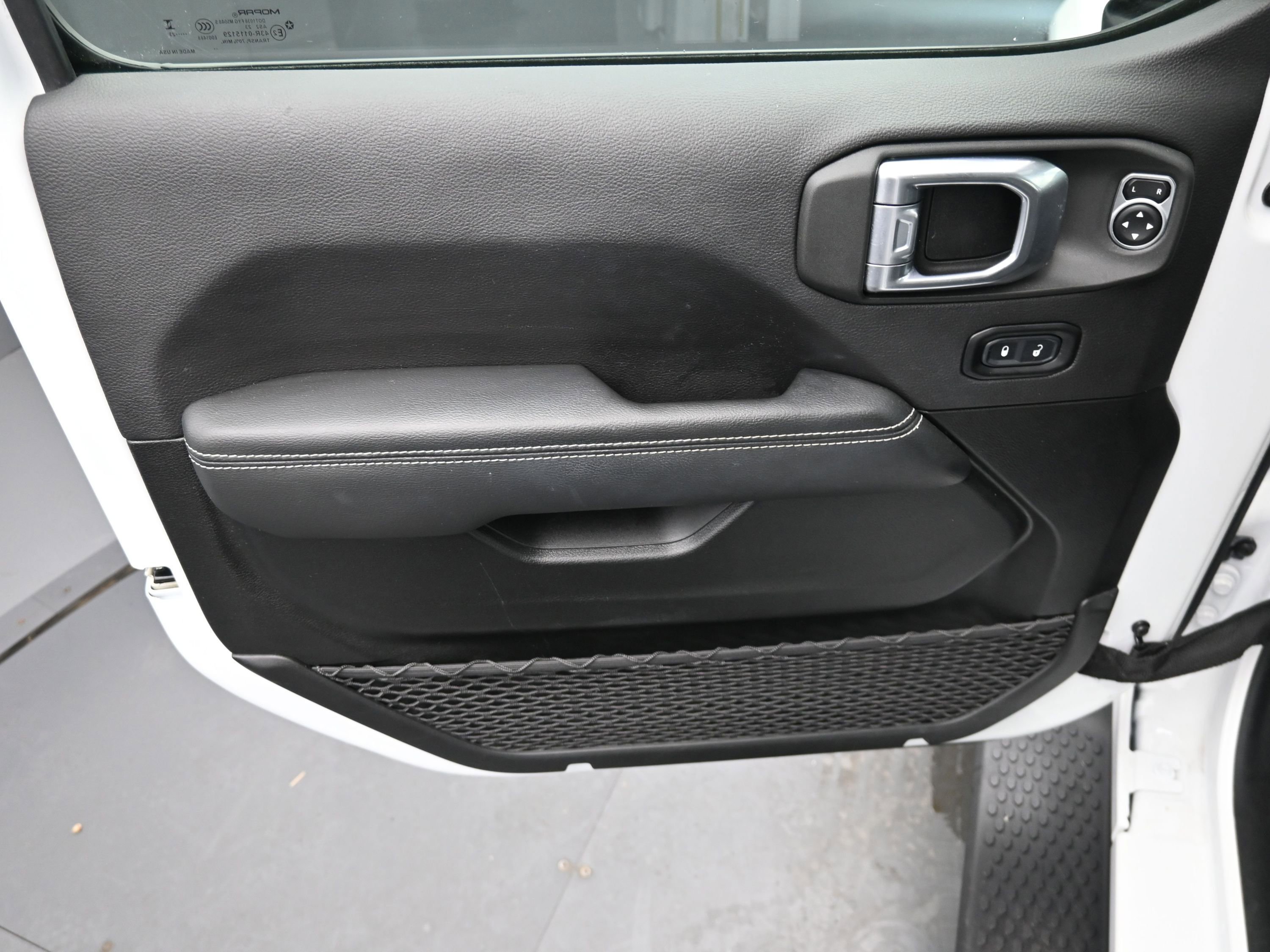 Used 2023 Jeep Wrangler Sahara image 12