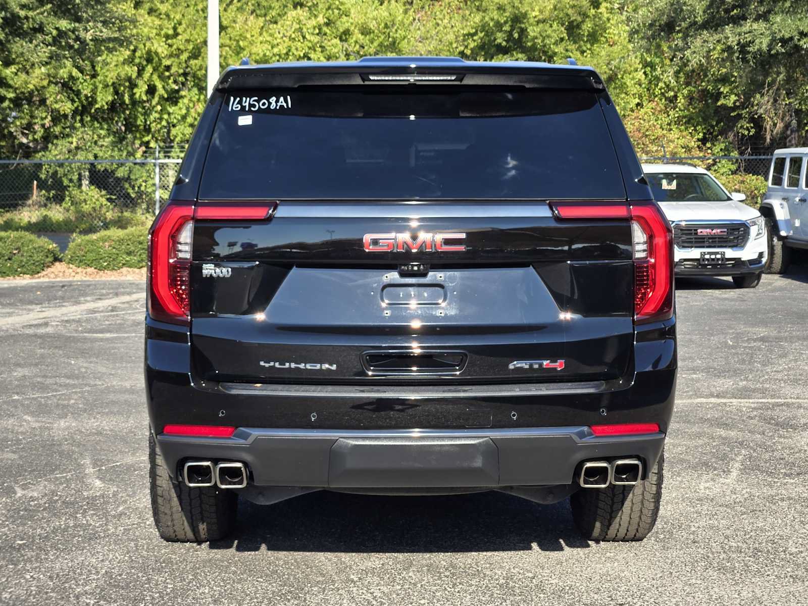 Certified 2025 GMC Yukon XL AT4 w/ AT4 Premium Package AWD/4WD image 6