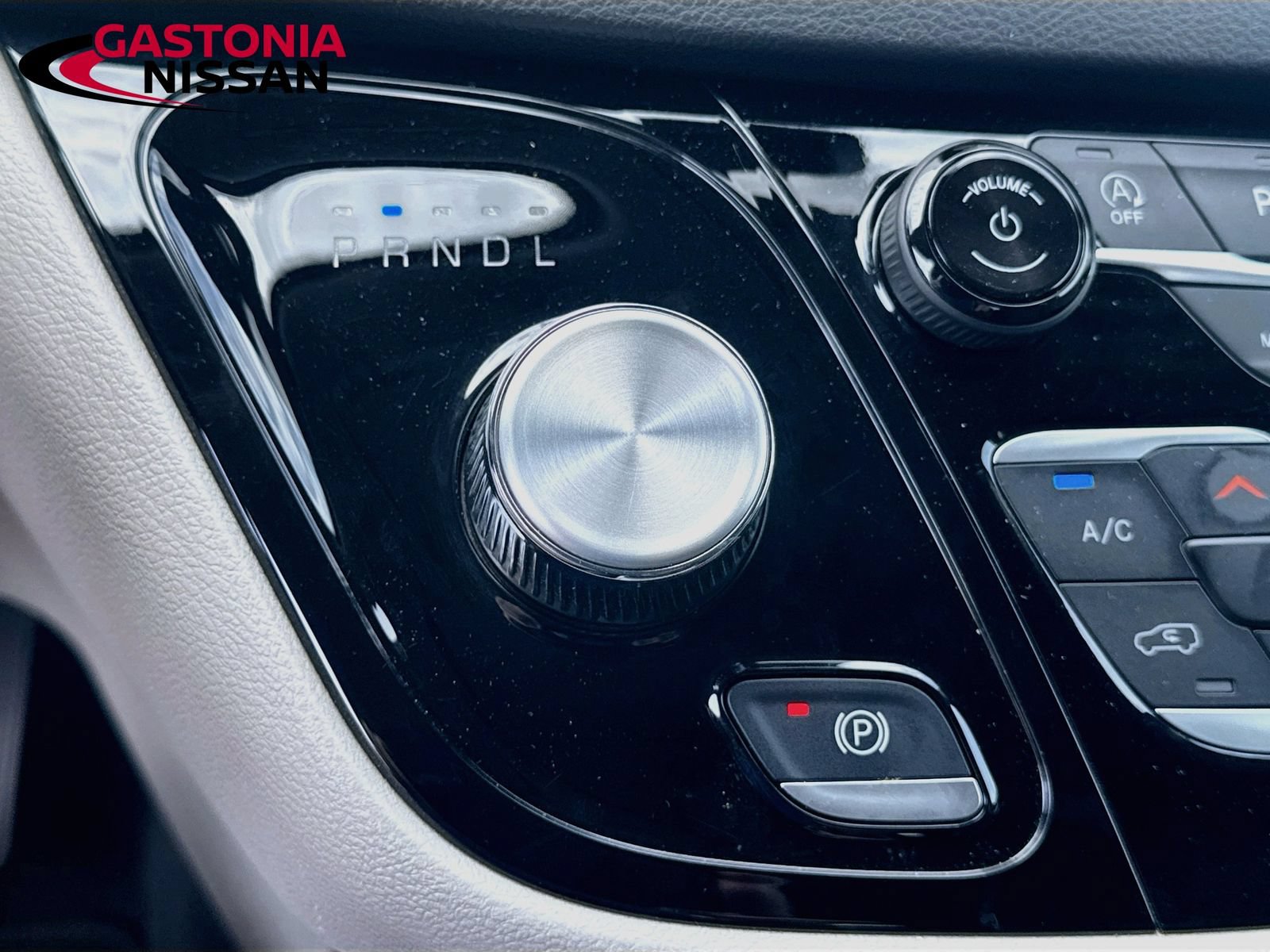 Used 2024 Chrysler Pacifica Touring-L FWD image 22