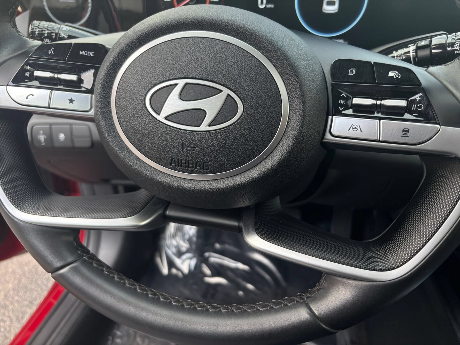Used 2025 Hyundai Elantra SEL FWD image 29