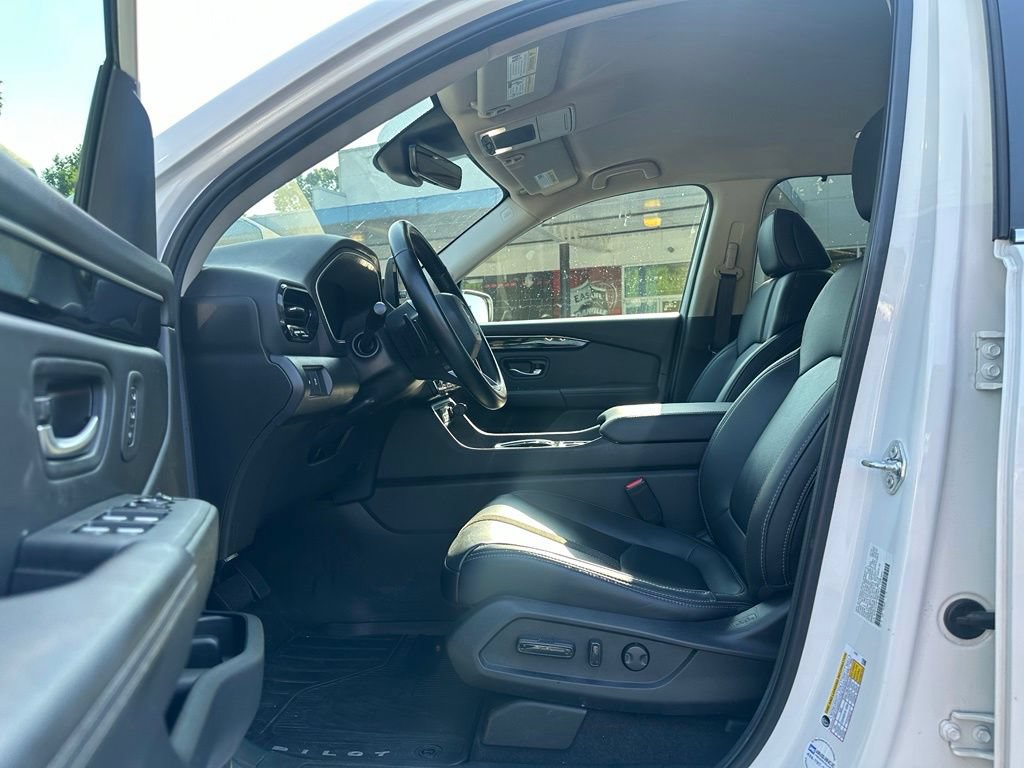 Used 2025 Honda Pilot EX-L image 16