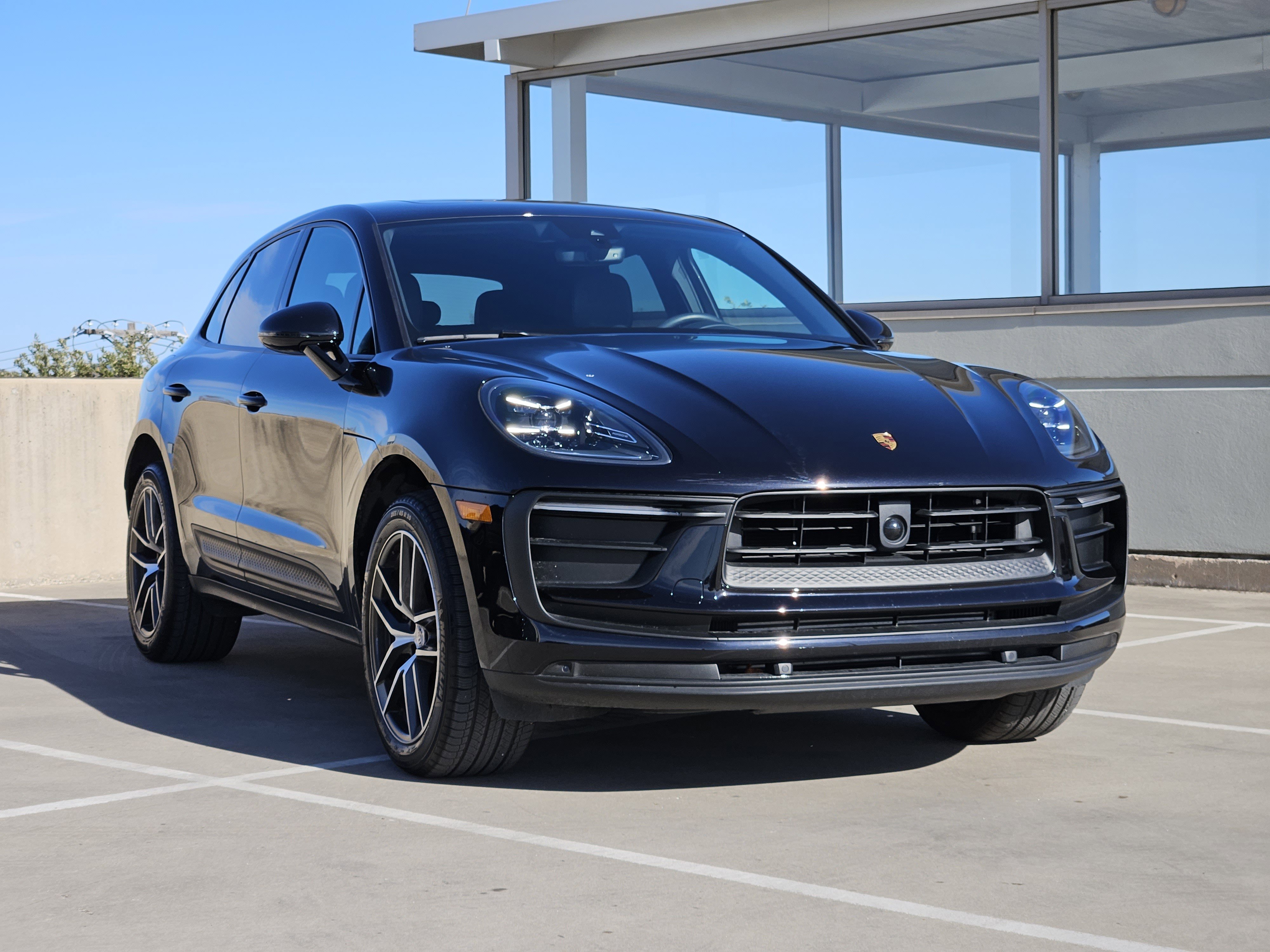 Certified 2025 Porsche Macan image 10