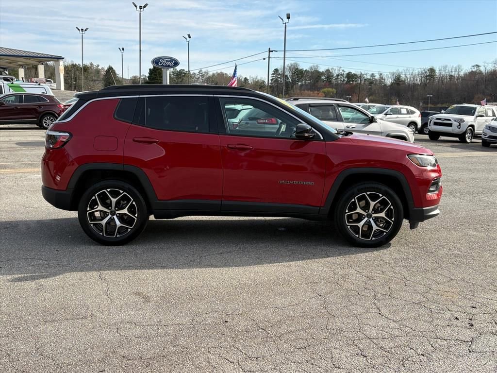 Used 2025 Jeep Compass Limited AWD/4WD image 3