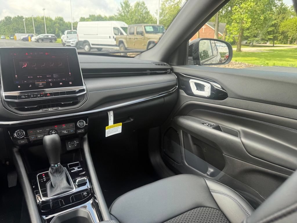 New 2026 Jeep Compass Latitude AWD/4WD image 37