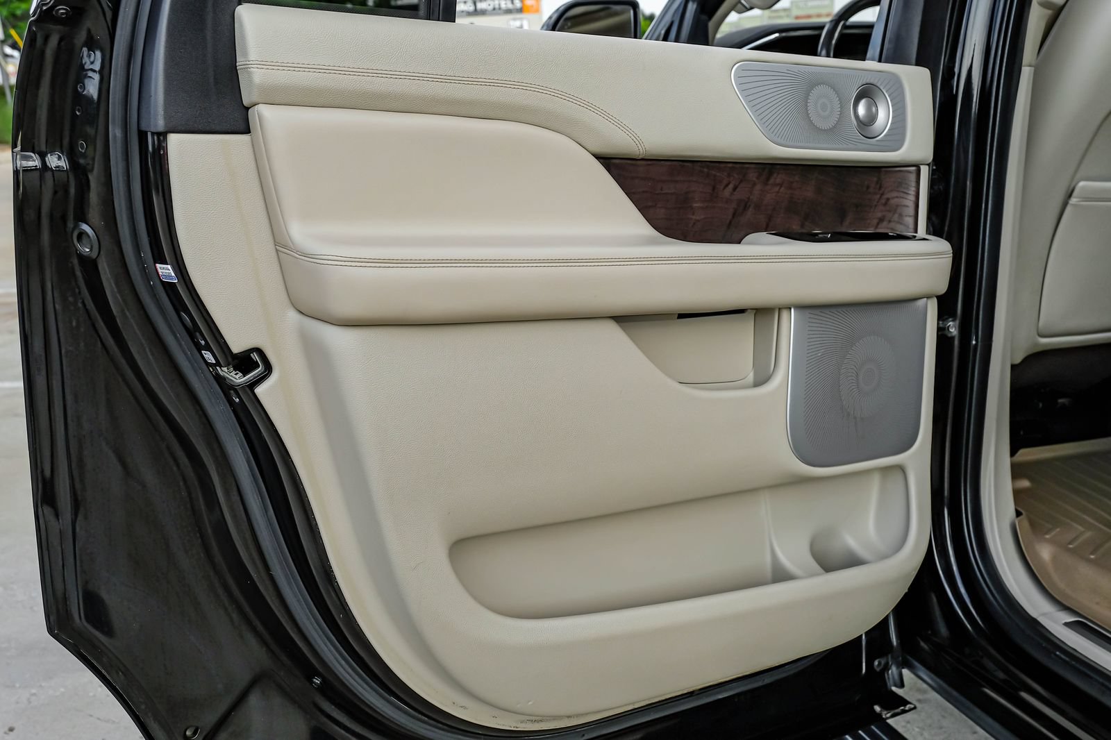 Used 2020 Lincoln Navigator L Reserve w/ Equipment Group 208A Reserve AWD/4WD image 58