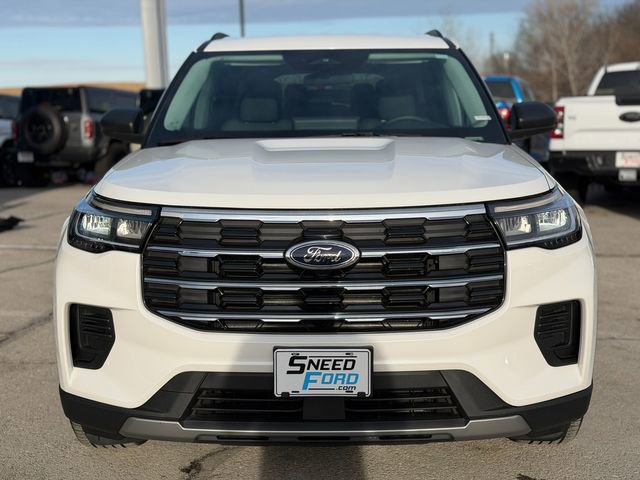 Used 2025 Ford Explorer Active image 2