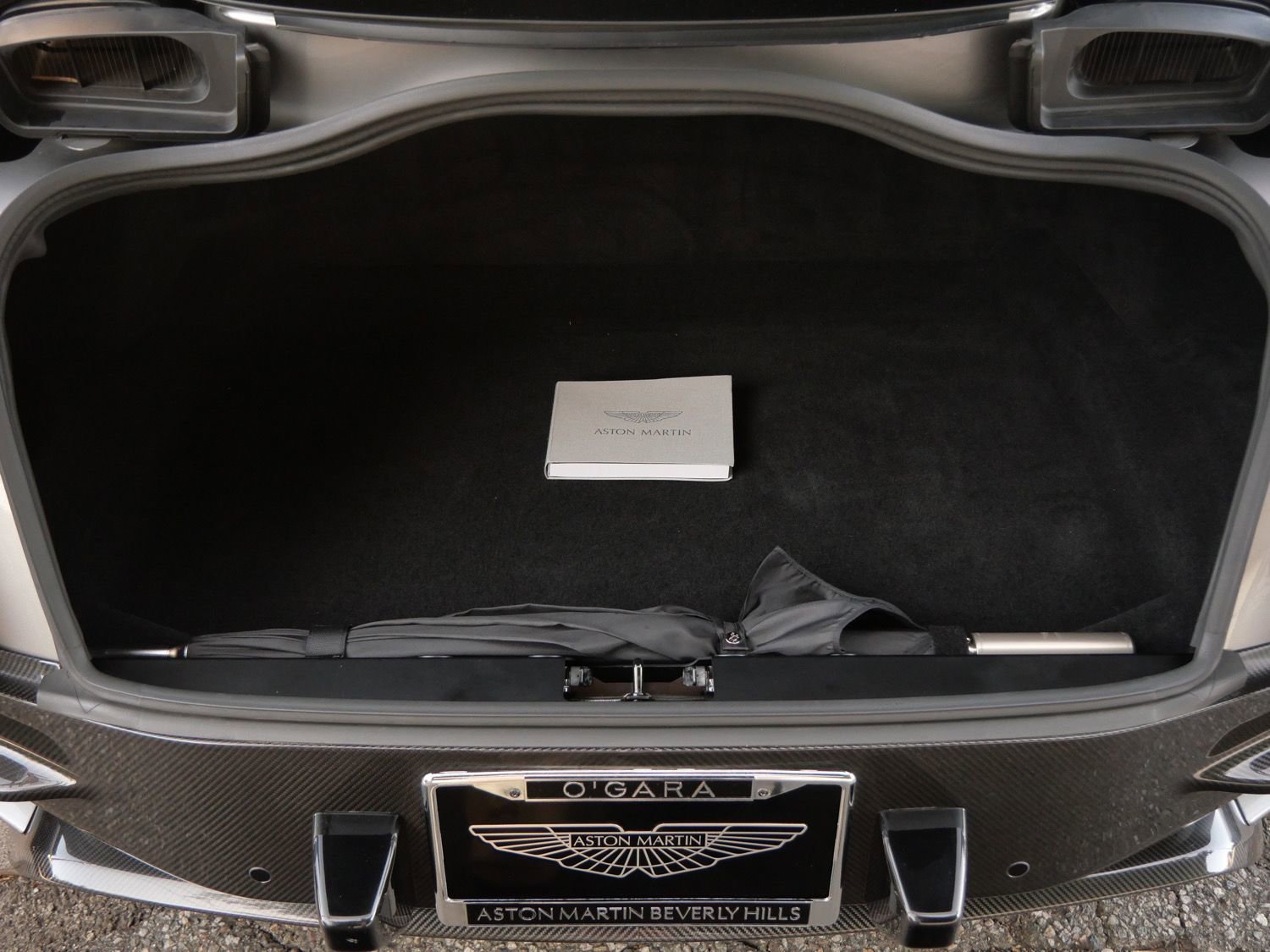 Used 2023 Aston Martin DBS Coupe RWD image 33