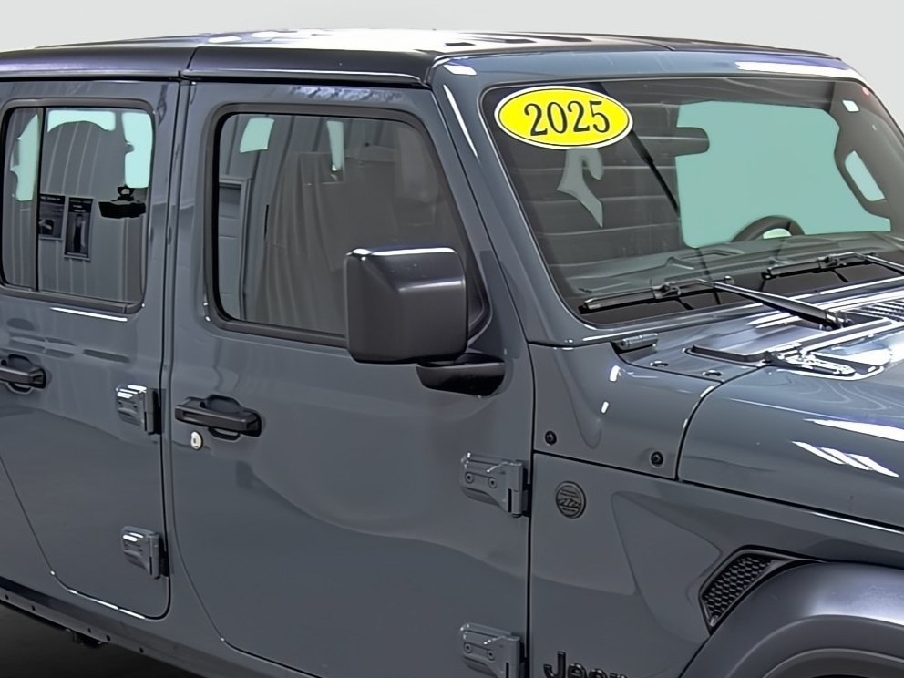 Used 2025 Jeep Gladiator Sport AWD/4WD image 8
