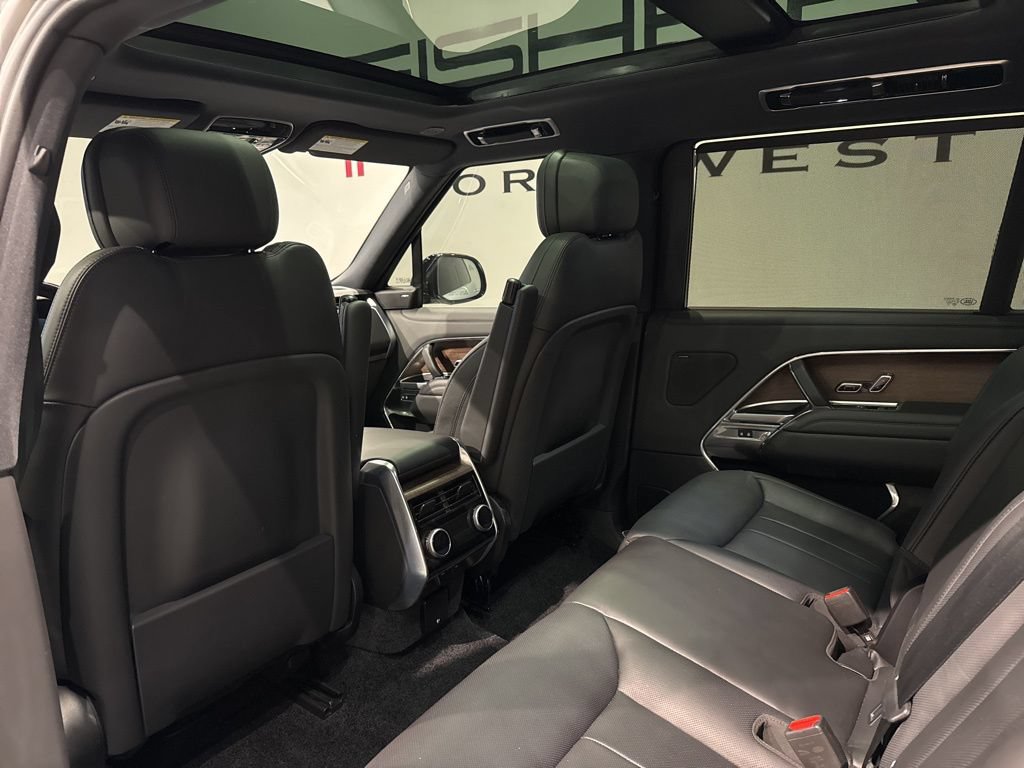 Used 2025 Land Rover Range Rover Long Wheelbase SE AWD/4WD image 35