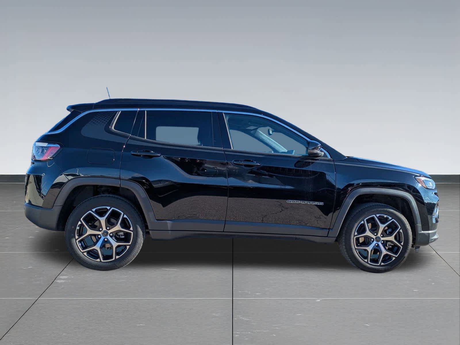 Used 2025 Jeep Compass Limited w/ Sun & Sound Group AWD/4WD image 11