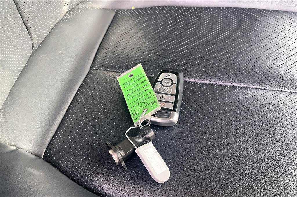 Used 2024 Ford Expedition Max XLT image 11