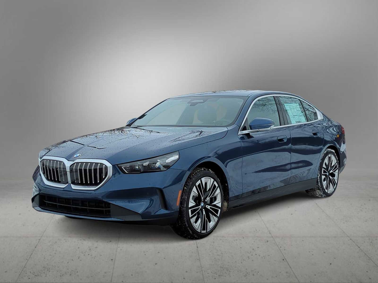 Used 2026 BMW 530i xDrive AWD/4WD image 4