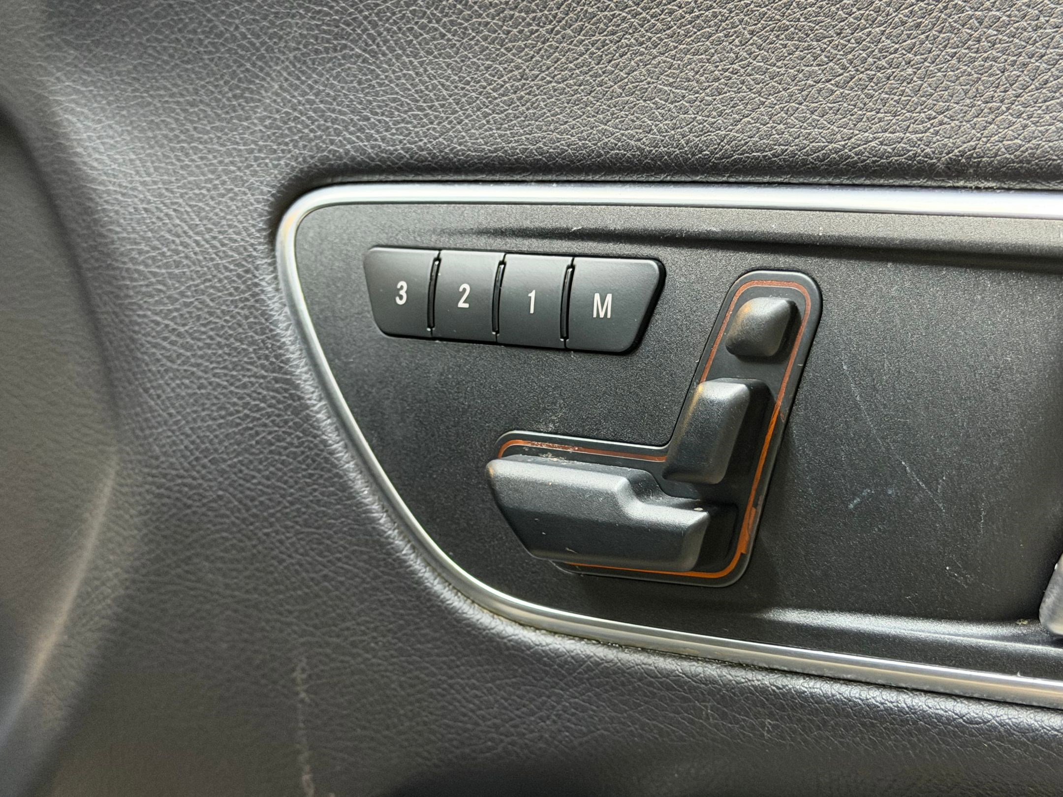 Used 2015 Mercedes-Benz CLA 250 image 40