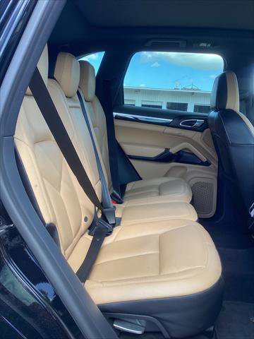 Used 2016 Porsche Cayenne w/ Premium Package AWD/4WD image 22