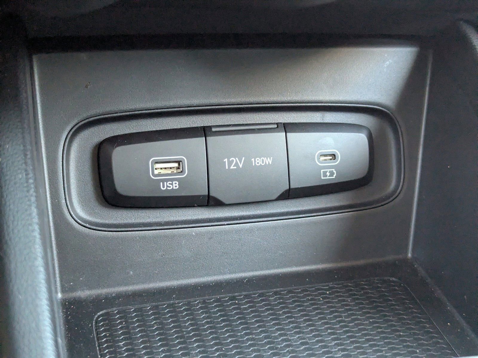 Used 2025 Hyundai Venue SE image 30