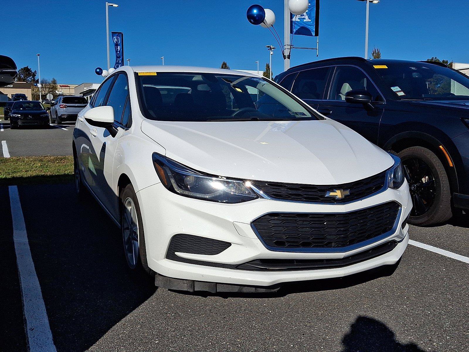 Used 2018 Chevrolet Cruze LT FWD image 1
