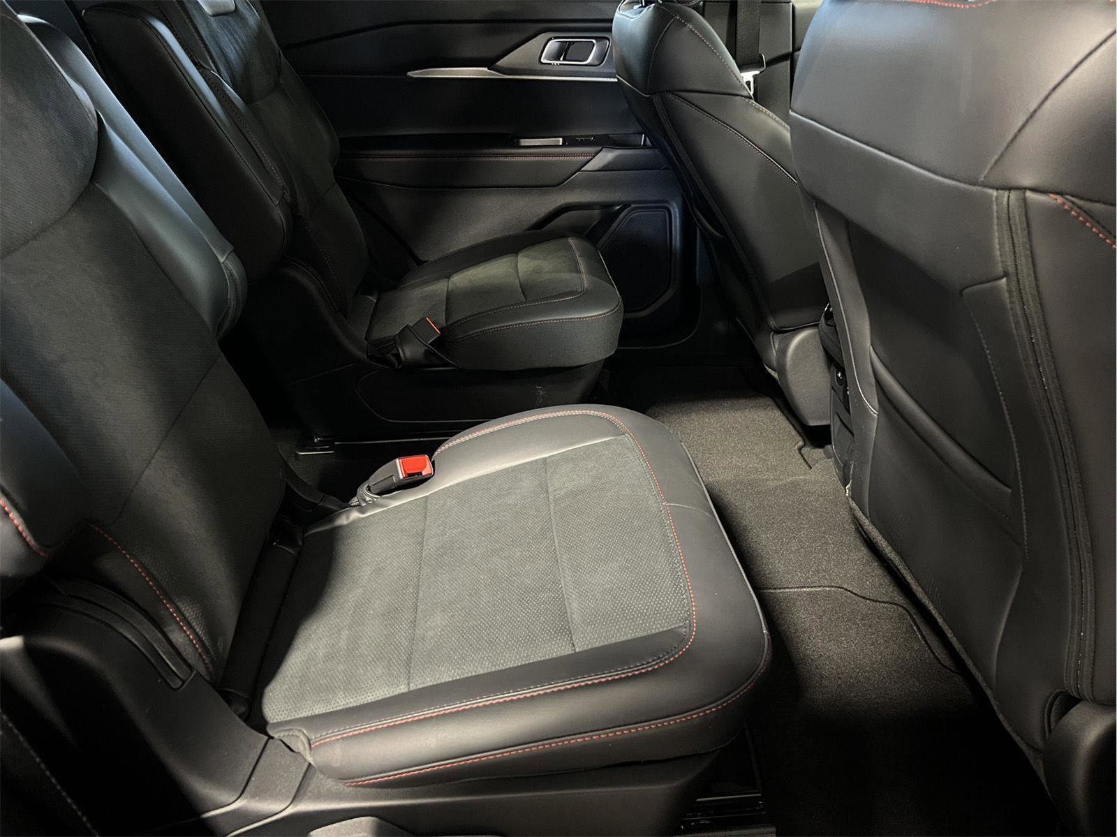 New 2026 Ford Explorer ST AWD/4WD image 9