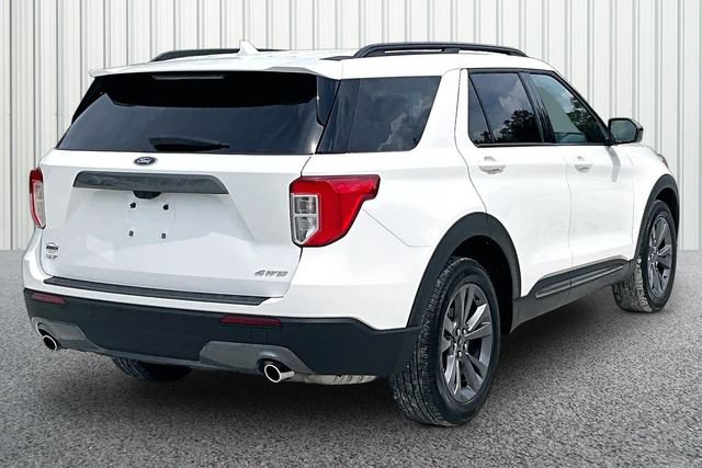 Used 2024 Ford Explorer XLT w/ Equipment Group 202A AWD/4WD image 10