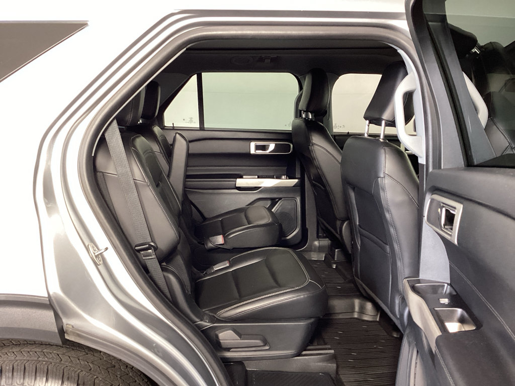 Used 2022 Ford Explorer XLT w/ Equipment Group 202A AWD/4WD image 12
