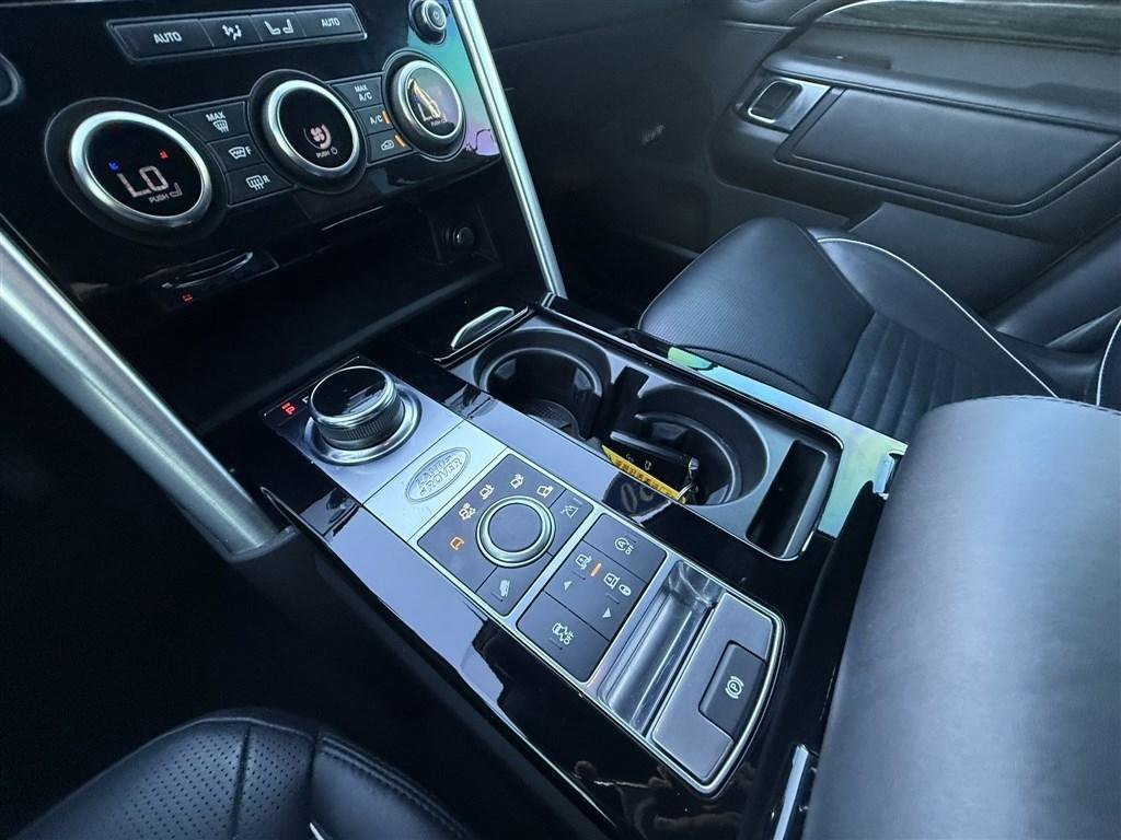 Used 2020 Land Rover Discovery HSE Luxury image 29