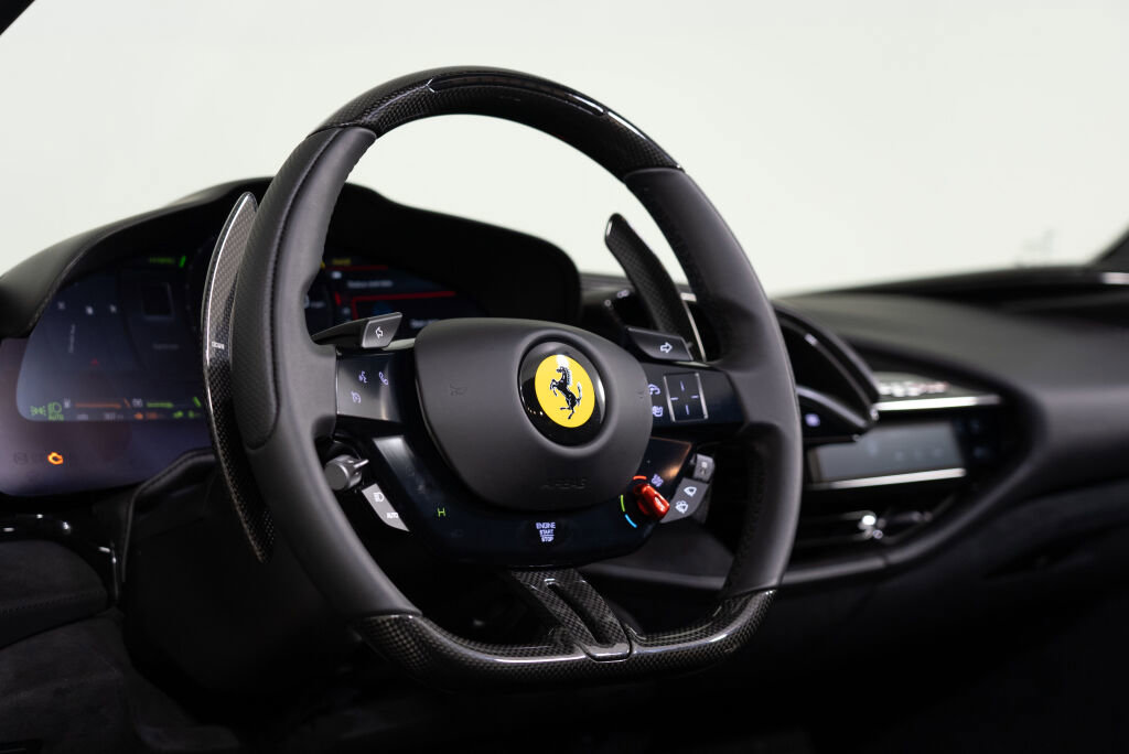 Used 2022 Ferrari SF90 Spider image 8
