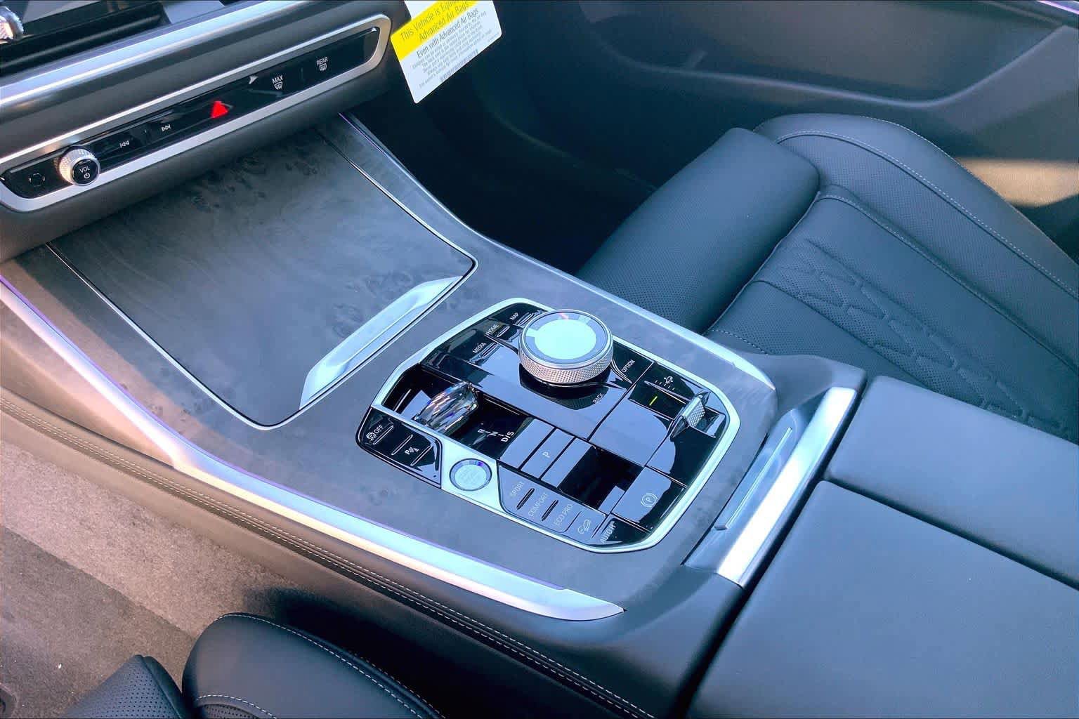 New 2026 BMW X7 M60i image 7