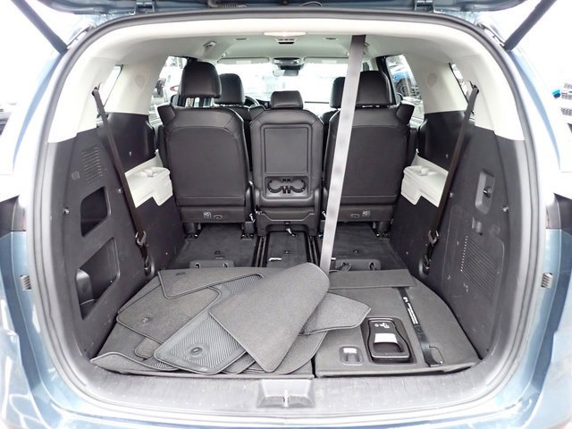 Used 2024 Kia Carnival EX image 8