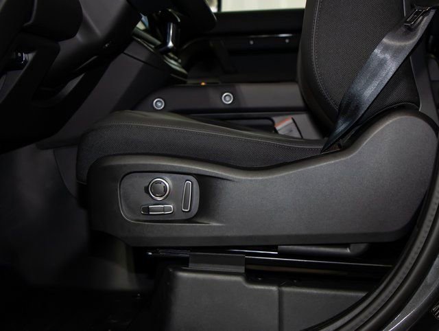 Used 2025 Land Rover Defender 130 X image 15