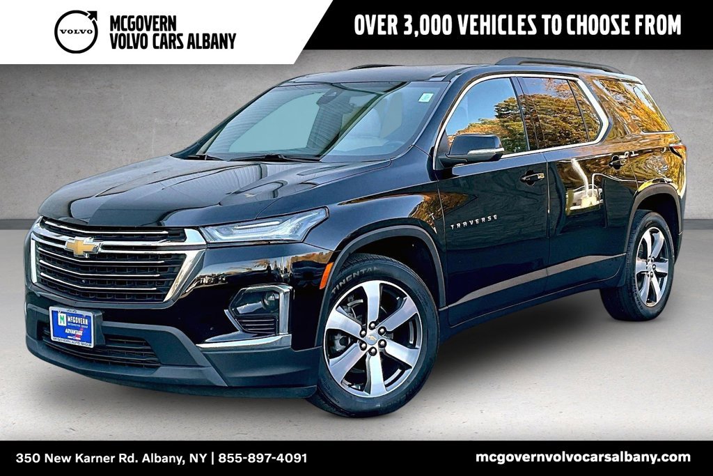 Used 2022 Chevrolet Traverse LT w/ LT Premium Package AWD/4WD image 1