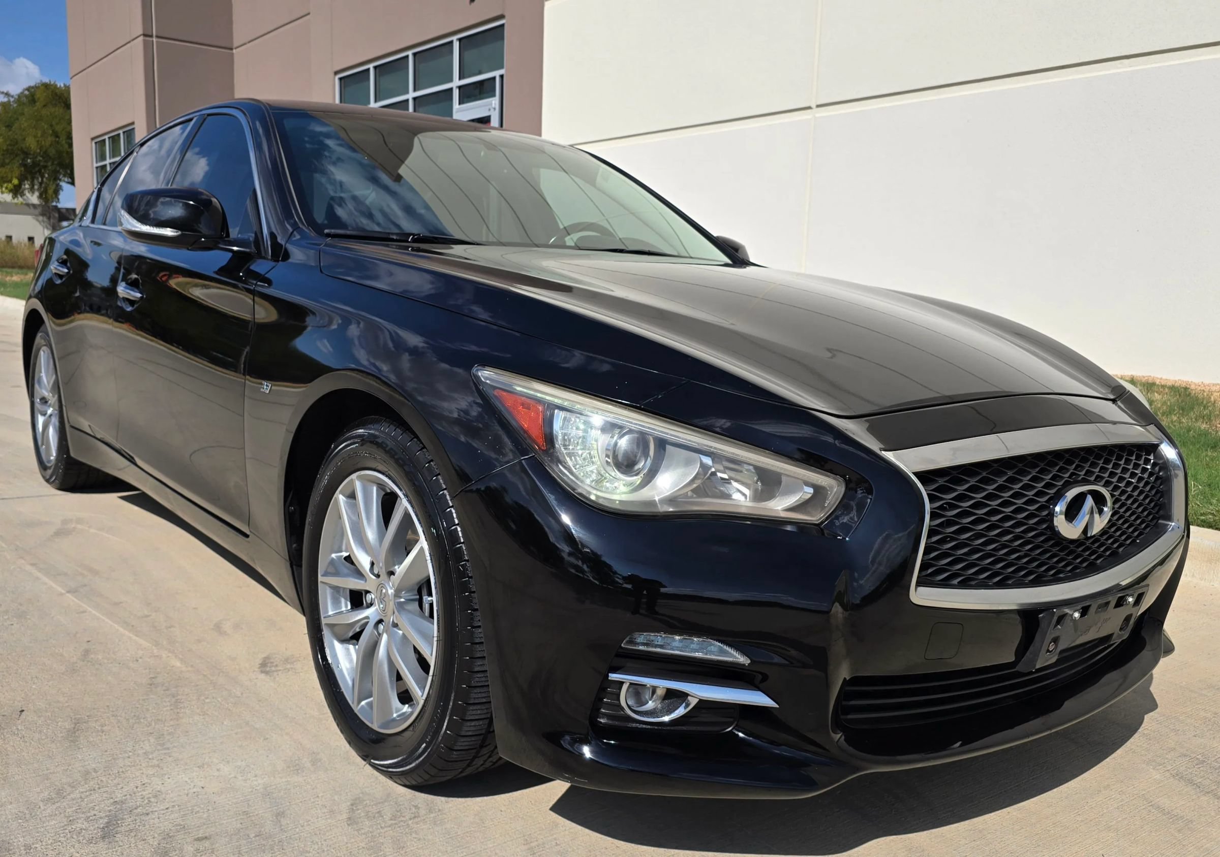 Used 2015 INFINITI Q50 Premium w/ Navigation Package AWD/4WD image 4