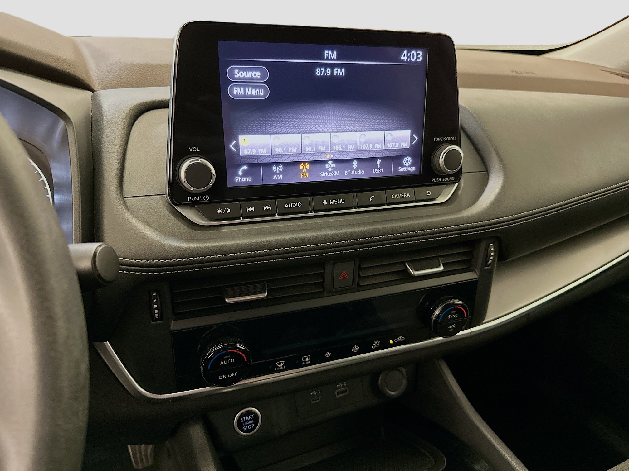 Used 2023 Nissan Rogue SV image 25