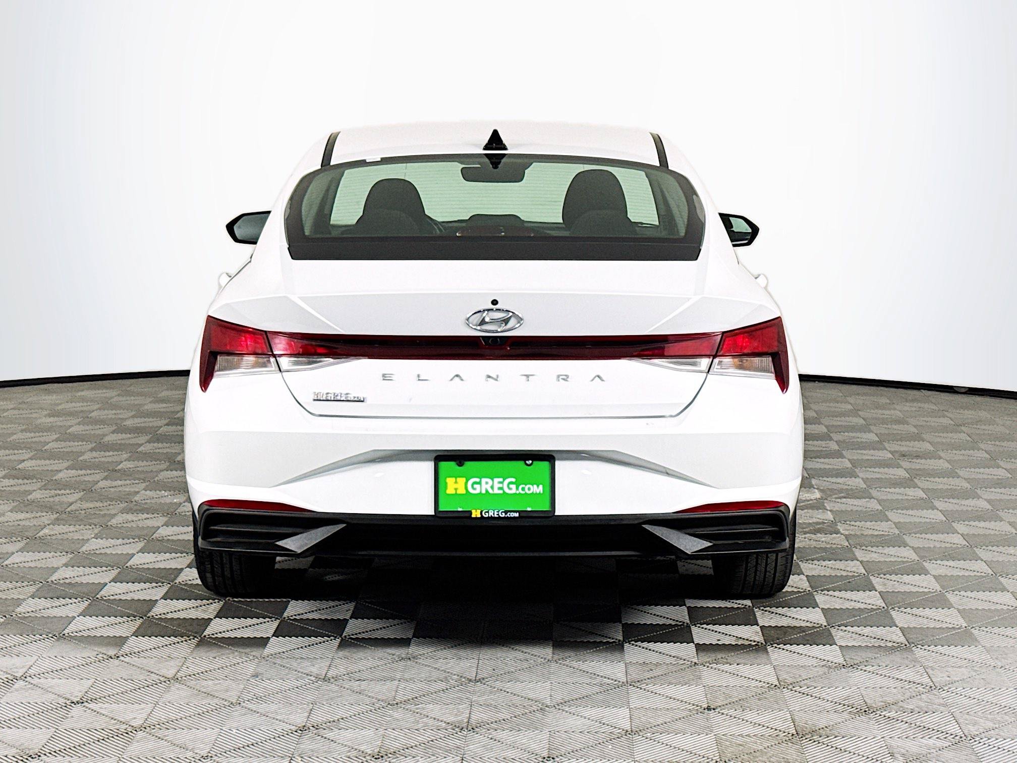 Used 2022 Hyundai Elantra SEL w/ Convenience Package FWD image 8