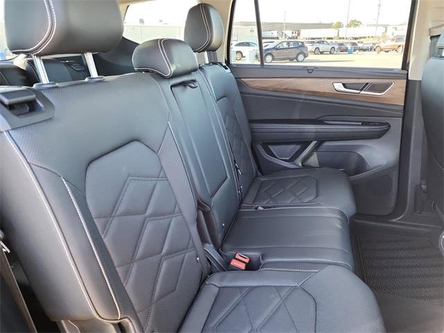 New 2025 Volkswagen Atlas SE image 17