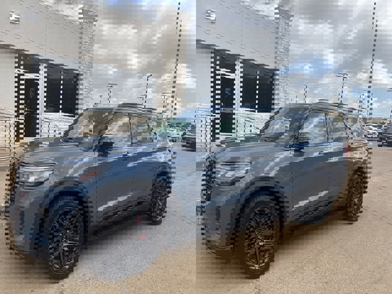 Used 2025 Ford Explorer ST image 1