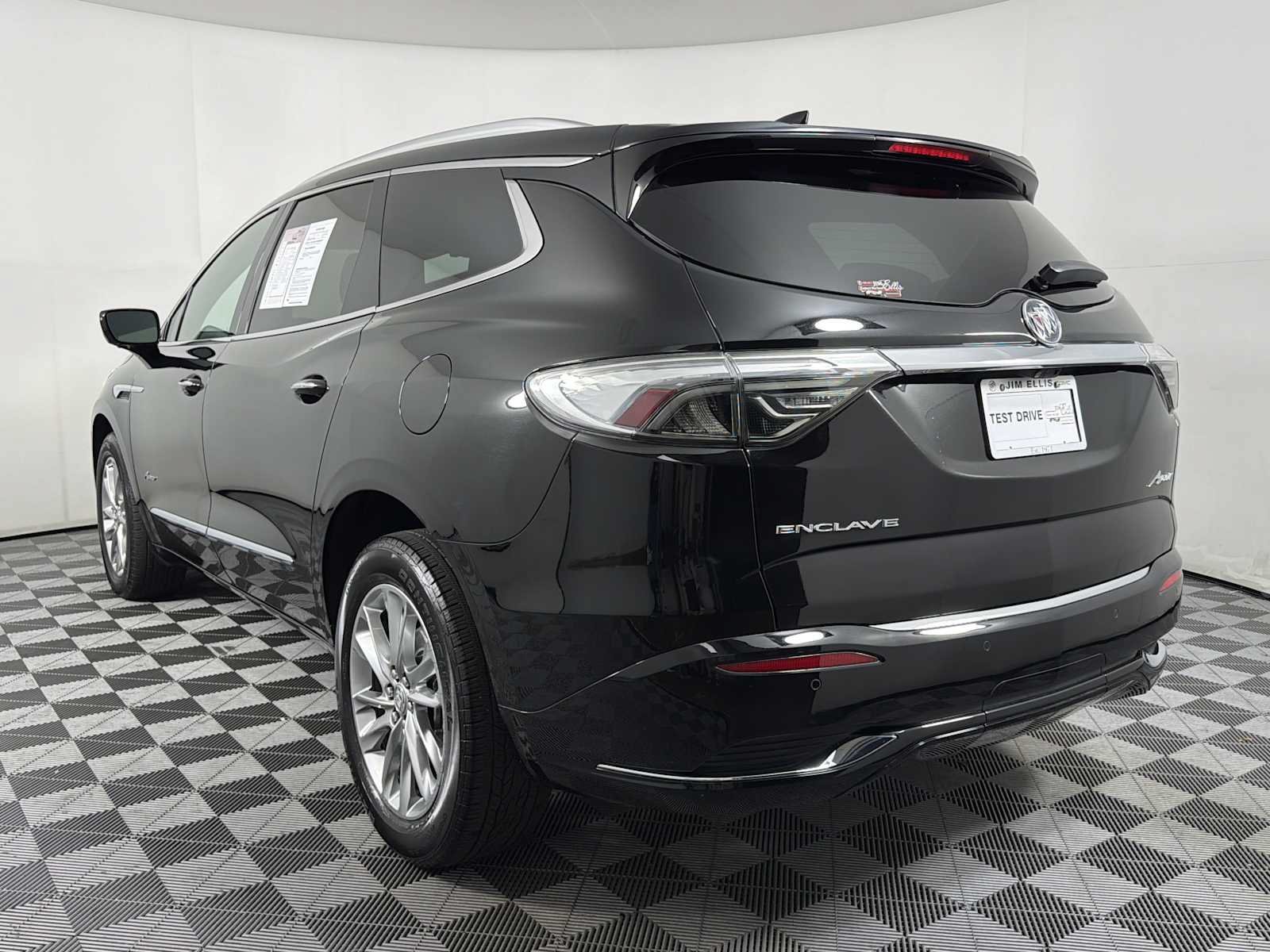 Certified 2023 Buick Enclave Avenir FWD image 4