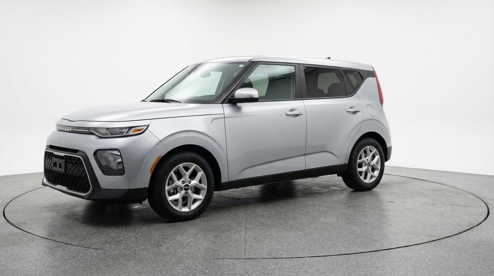 Used 2025 Kia Soul LX w/ LX Technology Package FWD image 2