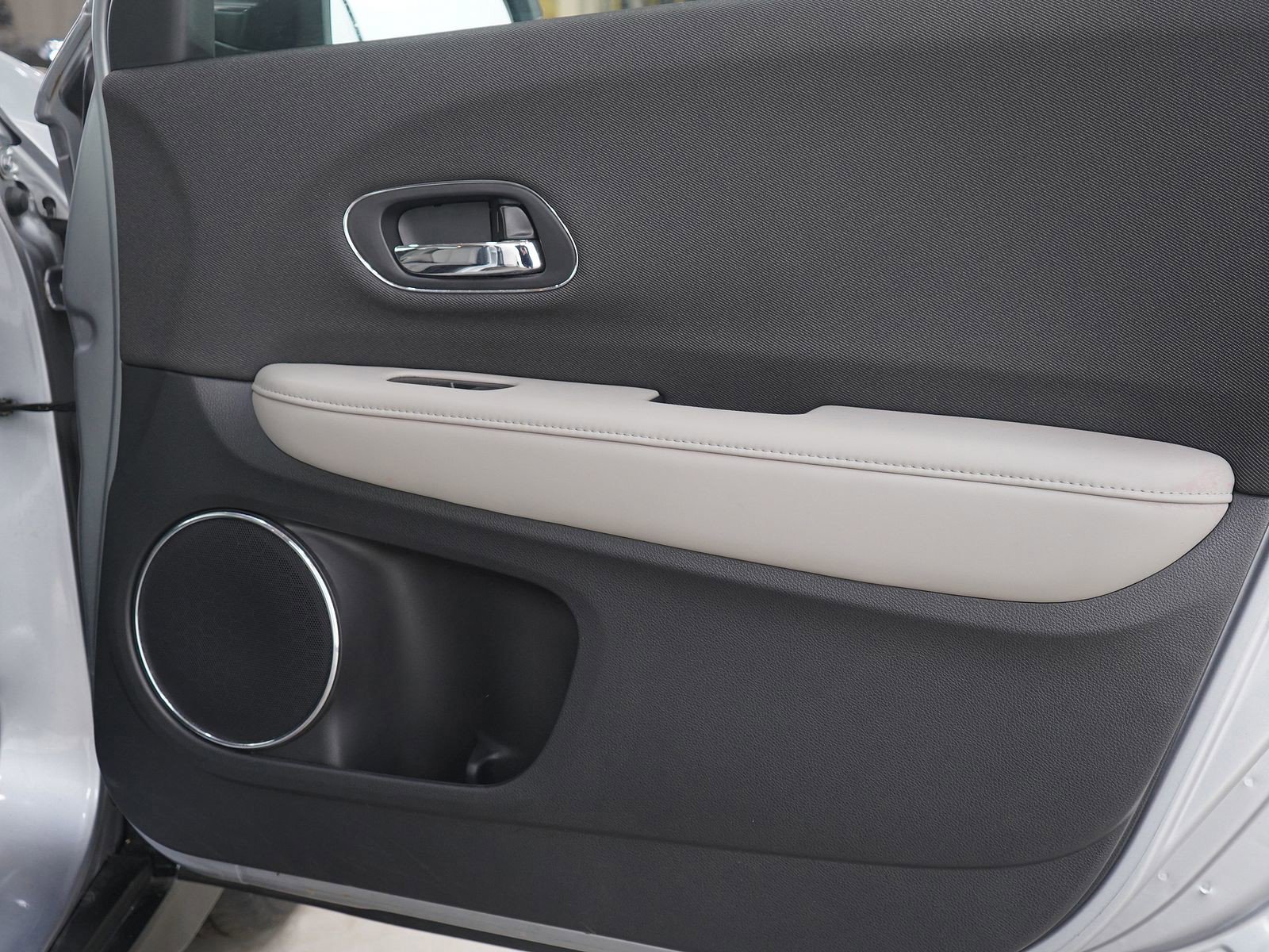 Used 2022 Honda HR-V EX image 9