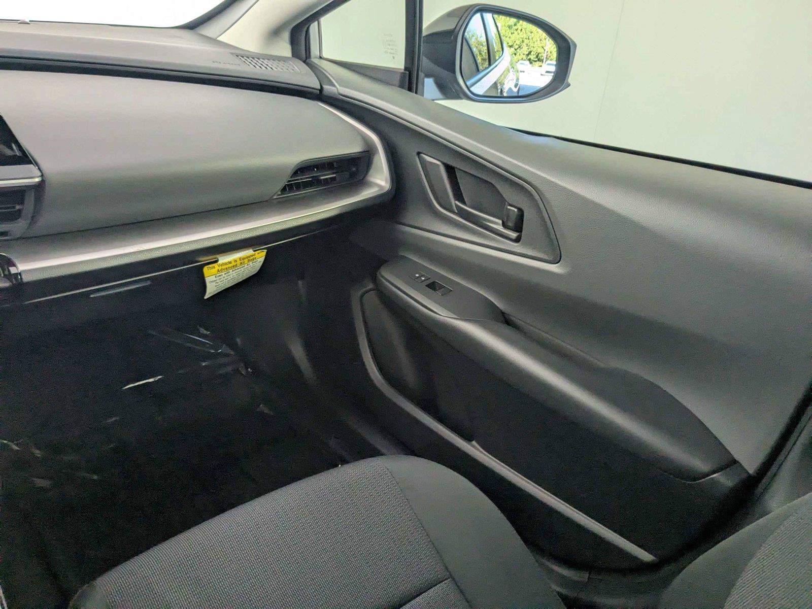 Certified 2025 Toyota Prius LE FWD image 39
