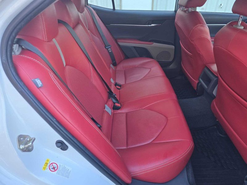 Used 2018 Toyota Camry SE image 32