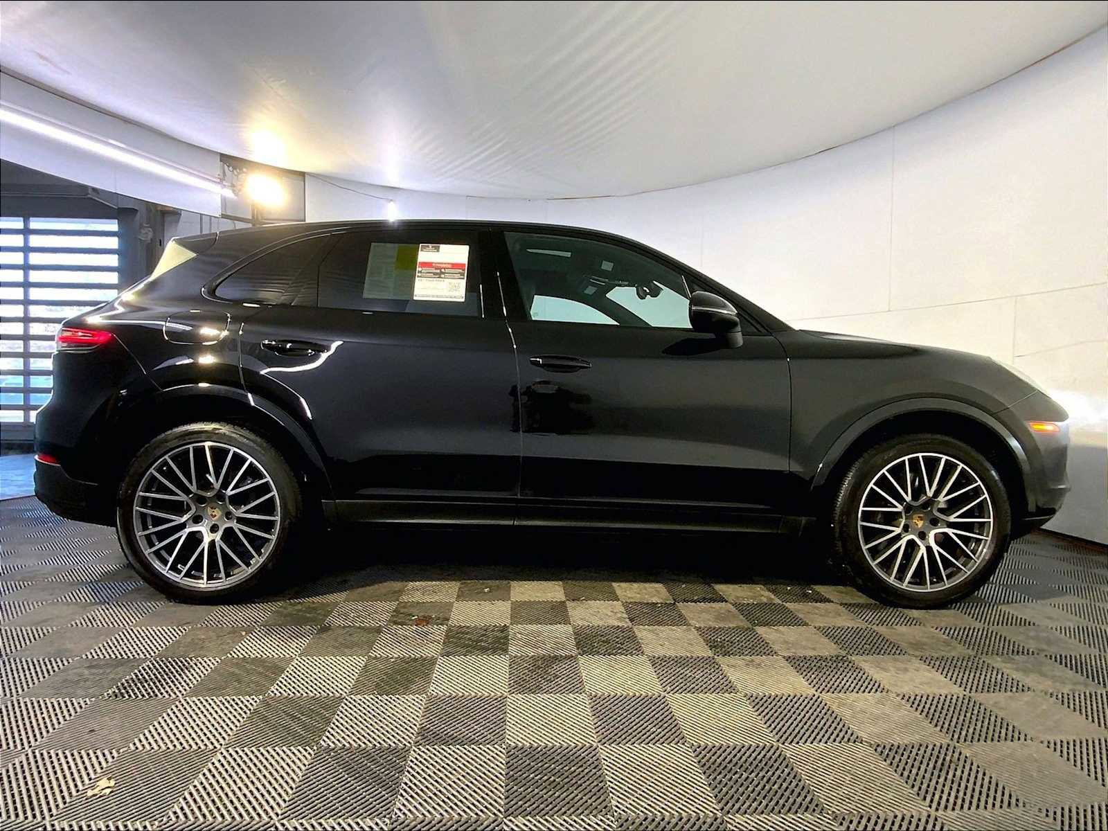 Certified 2022 Porsche Cayenne w/ Premium Package image 8